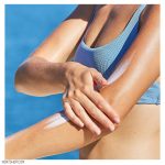 ژل کرم ضد آفتاب بی رنگ ایزدین SPF50 حجم ۲۵۰ میل